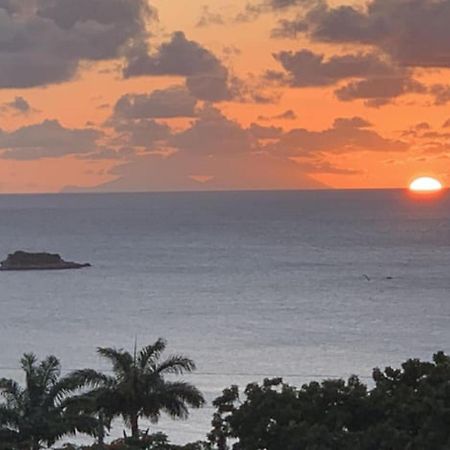 Attractive 2-Bed Apartment Stunning Sea View Dickenson Bay エクステリア 写真