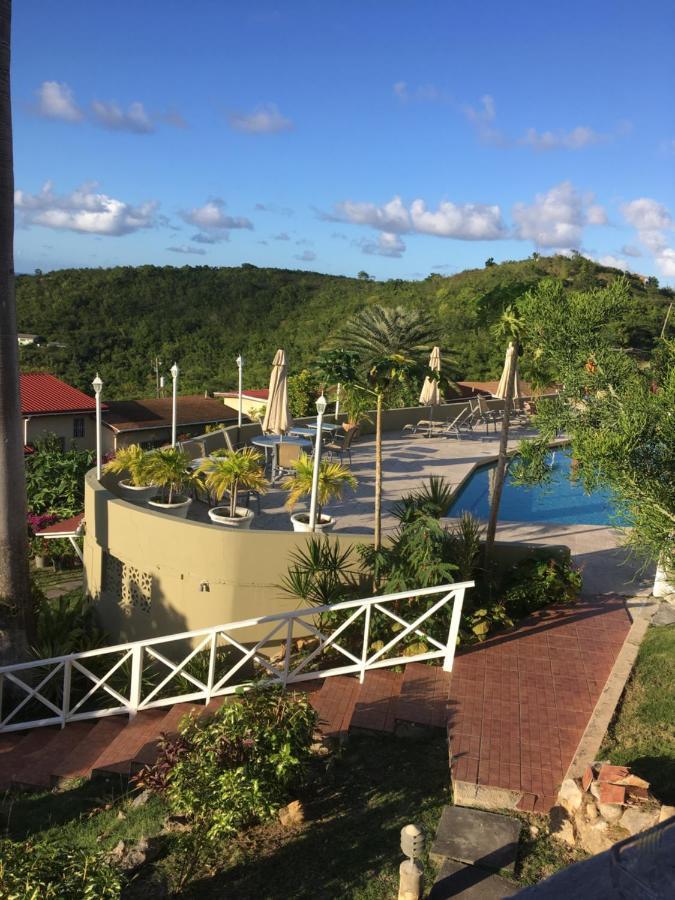 Attractive 2-Bed Apartment Stunning Sea View Dickenson Bay エクステリア 写真