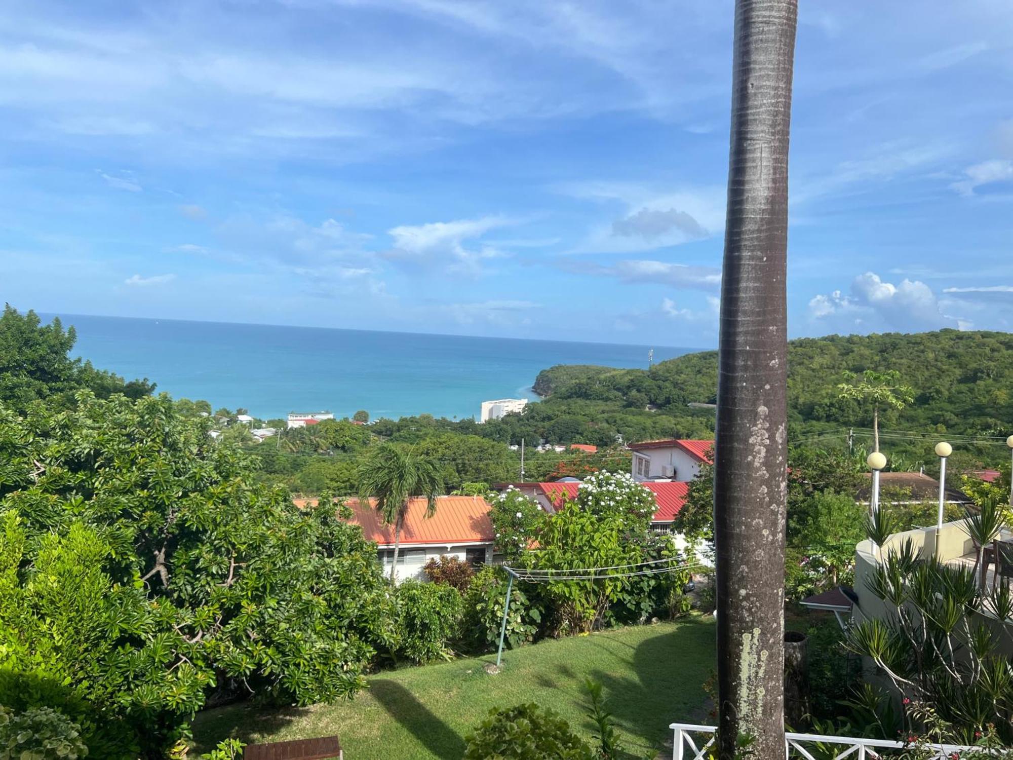 Attractive 2-Bed Apartment Stunning Sea View Dickenson Bay エクステリア 写真