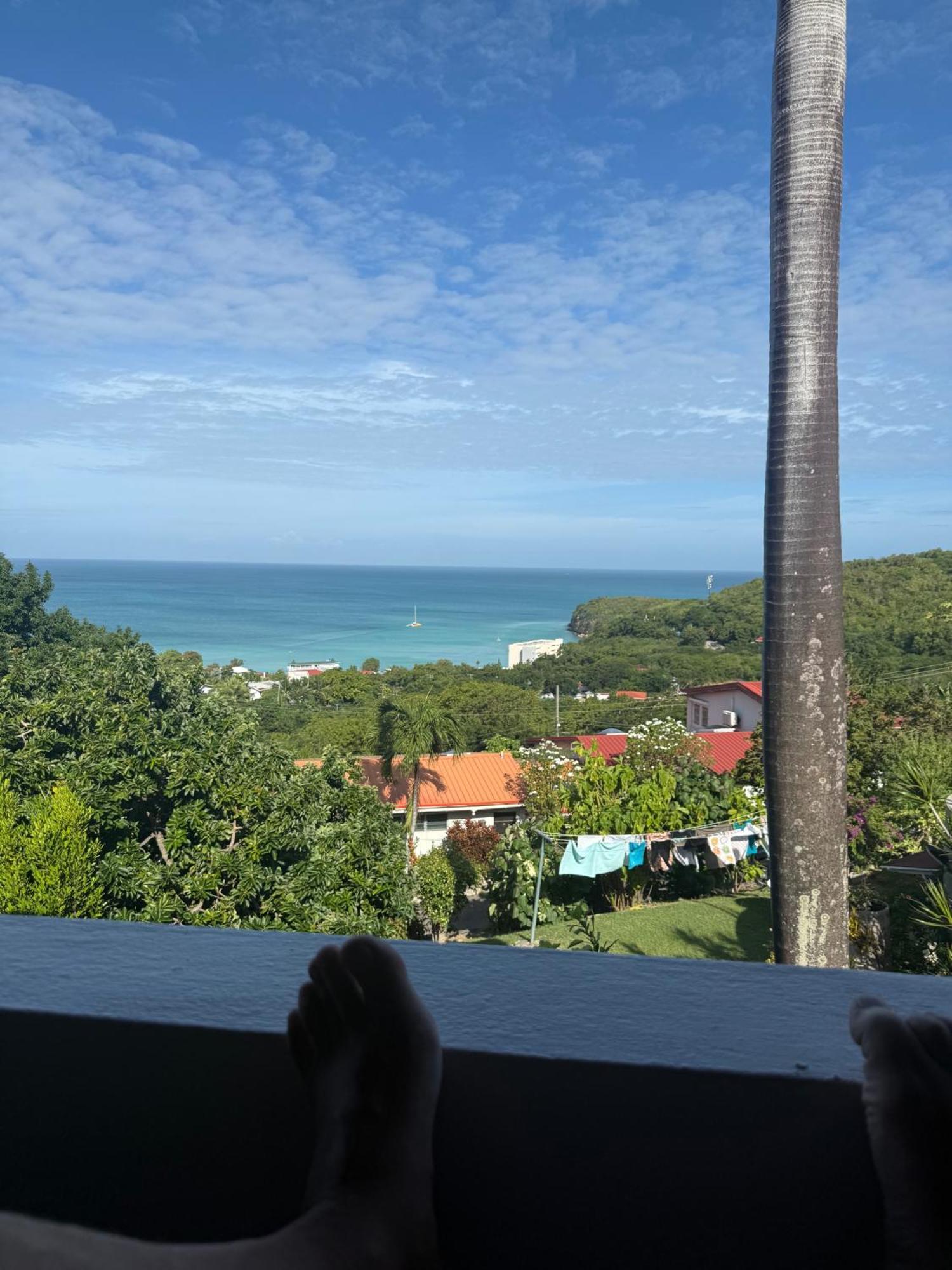 Attractive 2-Bed Apartment Stunning Sea View Dickenson Bay エクステリア 写真